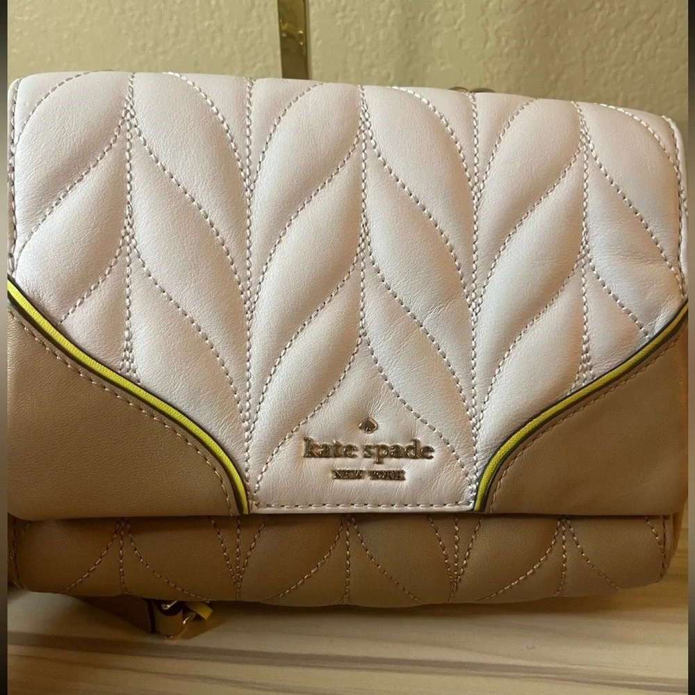 🛍️NWOT Kate Spade White and Tan Quilted Shoulder Bag